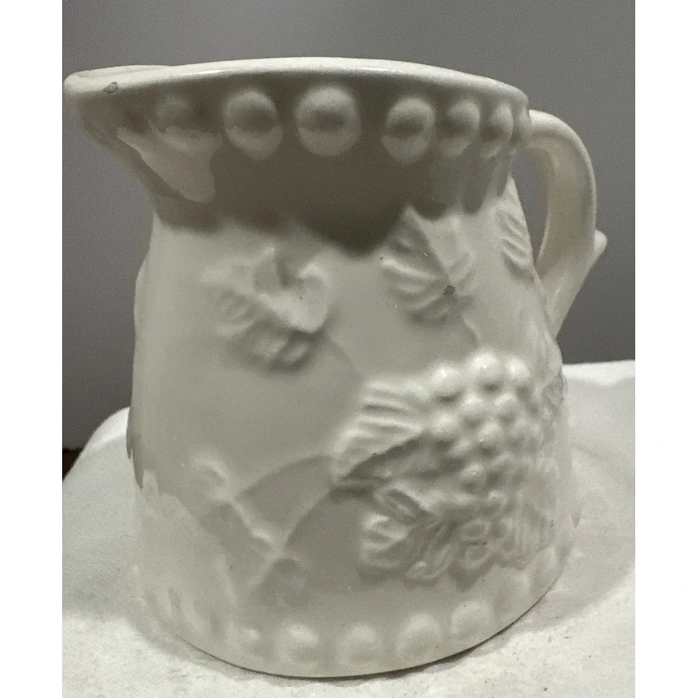 Vintage Enesco White Ivory Ceramic 1 Cup‎ Measuring Cup Grape Design